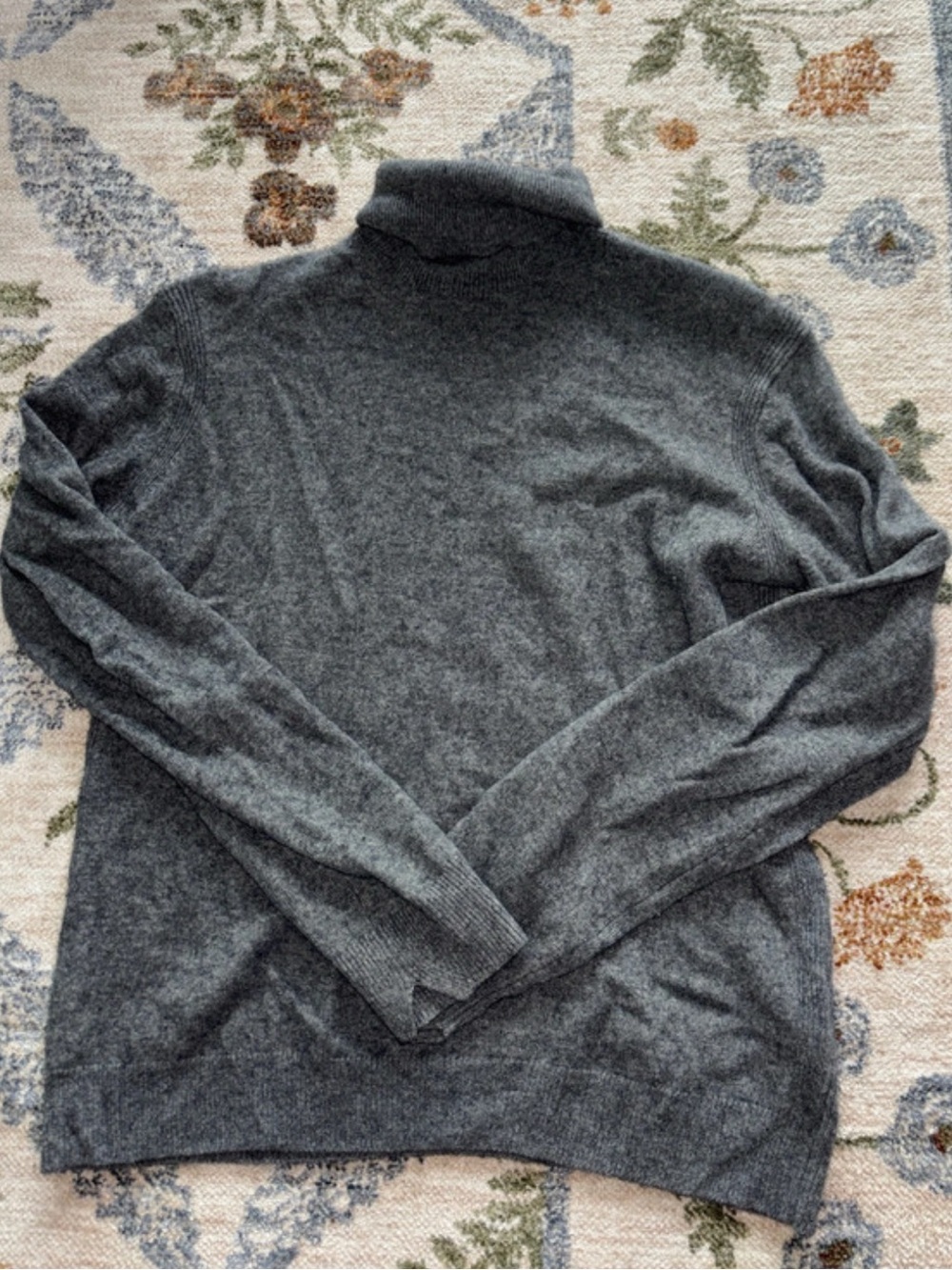 Vince 100% Cashmere Dark Gray Turtleneck Sweater